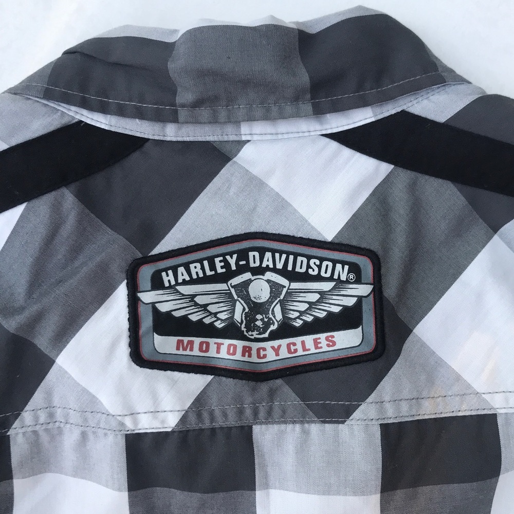 Harley-Davidson shirt, men’s size large.
